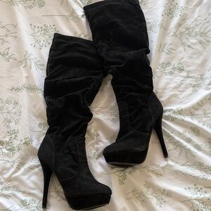 Ami Clubwear Black Knee-High Women's Suede Boots
